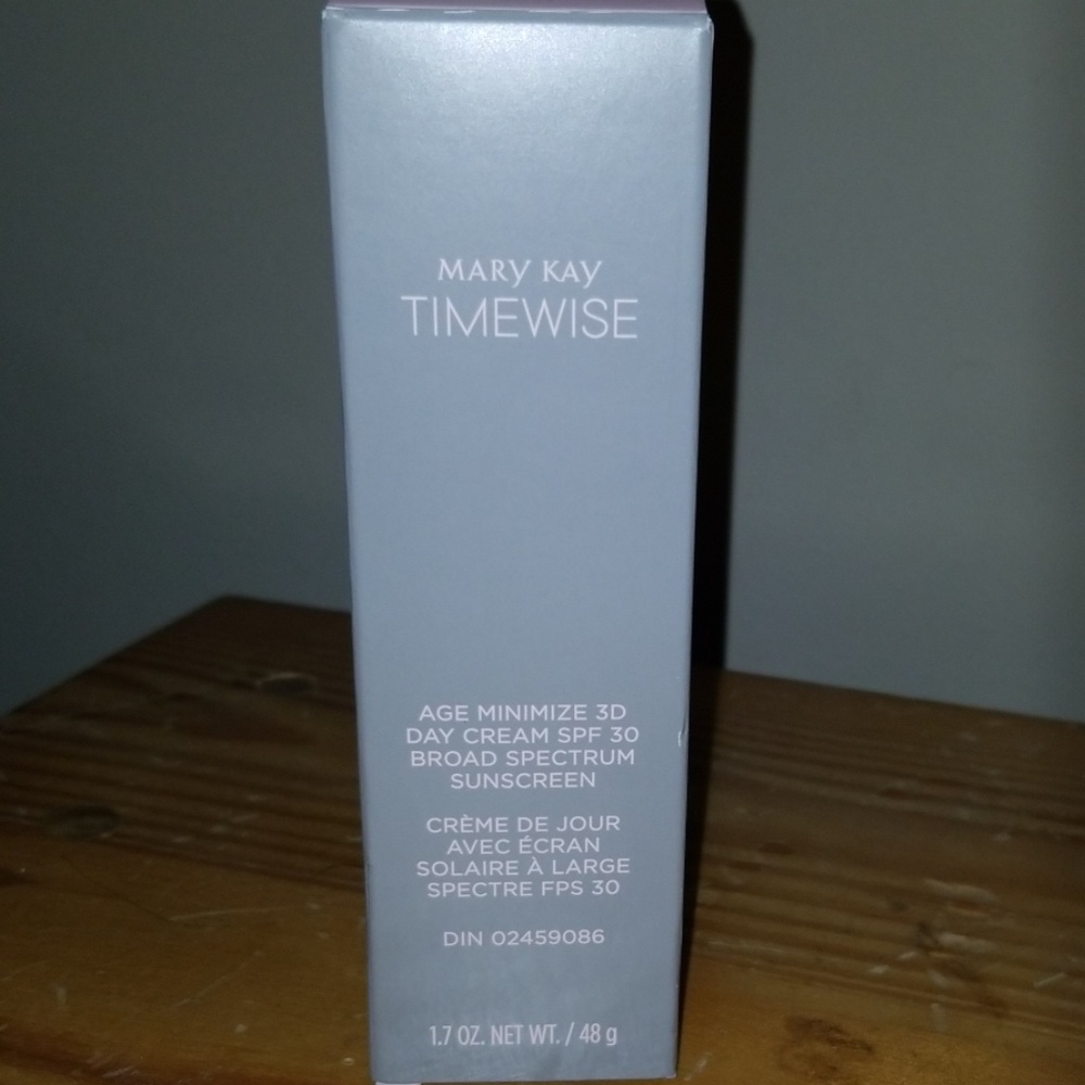 Timewise 3D Age Minimizing Day Cream w/ sunscreen